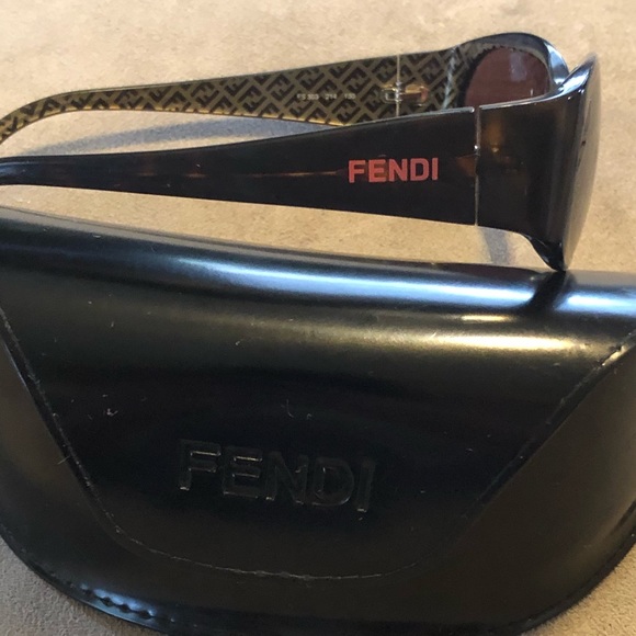 Fendi brown frame sunglasses comes with case main image 5